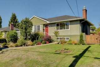 Photo 1: 1694 Donnelly Ave in Saanich: SE Mt Tolmie House for sale (Saanich East)  : MLS®# 887229