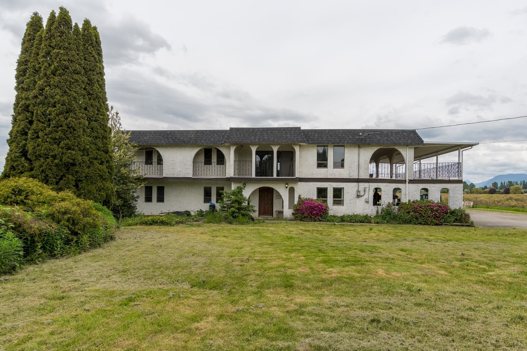 Main Photo: 18621 FORD Road in Pitt Meadows: West Meadows House for sale : MLS®# R2697128