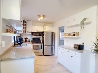 Photo 8: 101 235 KEITH Road in West Vancouver: Cedardale Townhouse for sale in "SPURAWAY GARDENS" : MLS®# R2652212
