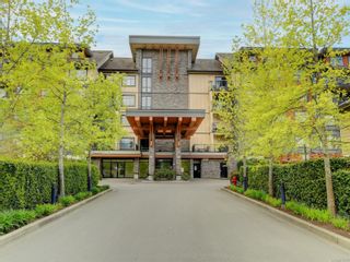 Photo 1: 416 623 Treanor Ave in Langford: La Thetis Heights Condo for sale : MLS®# 875215
