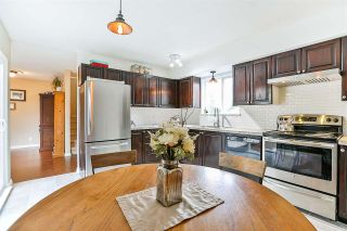 Photo 4: 6187 E GREENSIDE DRIVE in Surrey: Cloverdale BC Townhouse for sale (Cloverdale)  : MLS®# R2237894