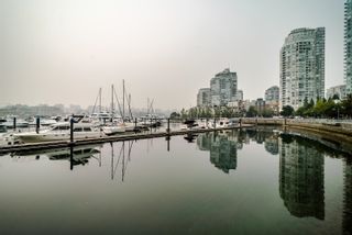 Photo 21: 701 1067 MARINASIDE Crescent in Vancouver: Yaletown Condo for sale in "QUAY WEST" (Vancouver West)  : MLS®# R2637137