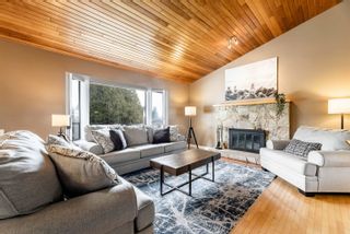 Photo 4: 1310 HONEYSUCKLE Lane in Coquitlam: Summitt View House for sale : MLS®# R2763388