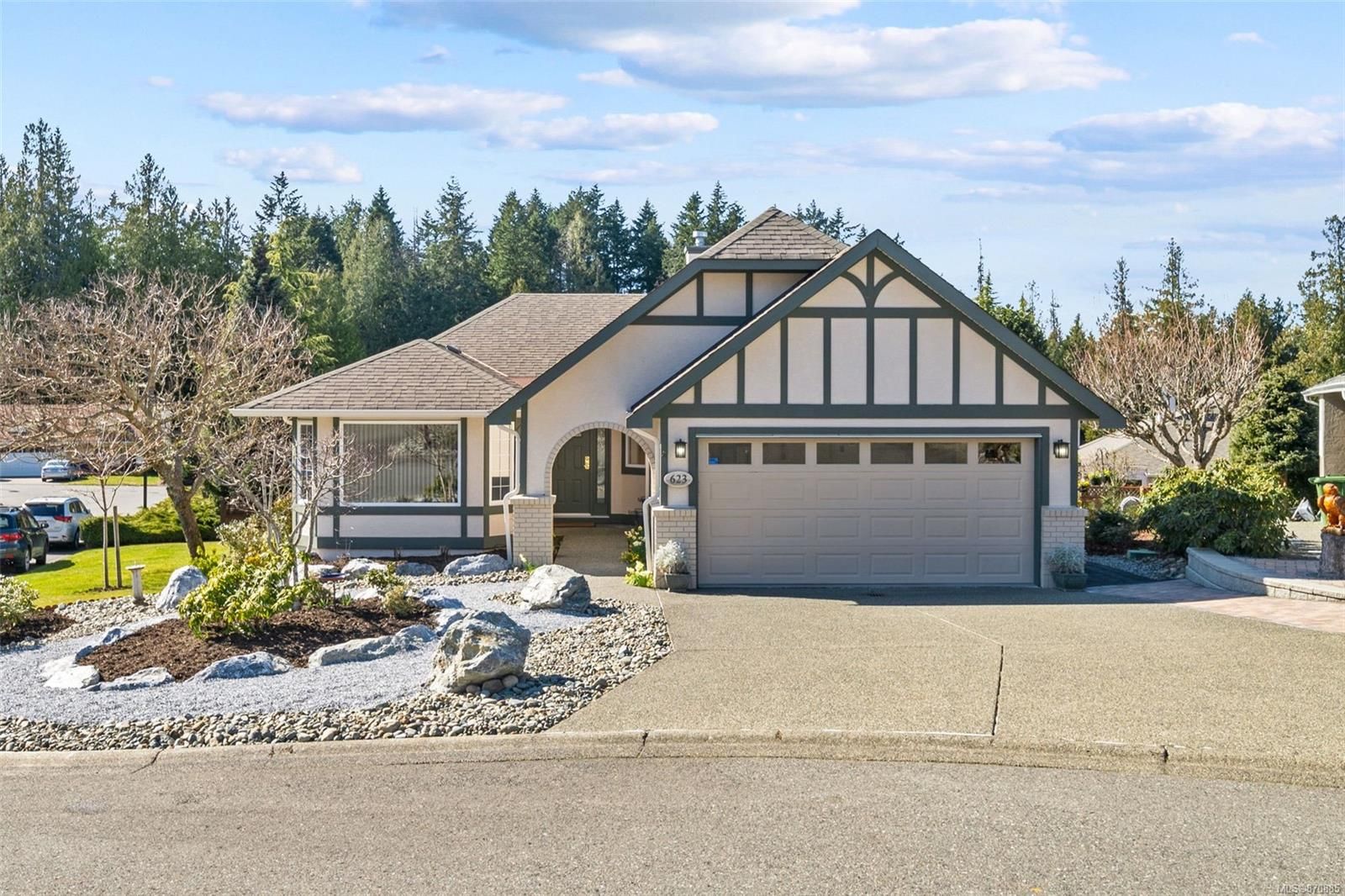 Immaculate rancher style home on a sunny corner lot in beautiful Arbutus Ridge