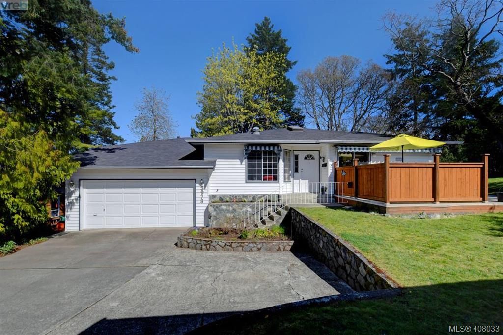 Main Photo: 3978 Hopkins Dr in VICTORIA: SE Maplewood House for sale (Saanich East)  : MLS®# 810909