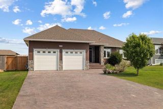 Photo 1: 402 St. George Place in Niverville: The Highlands Residential for sale (R07)  : MLS®# 202331855