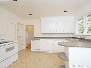 Photo 4: 1620 Chandler Ave in VICTORIA: Vi Fairfield East House for sale (Victoria)  : MLS®# 756396