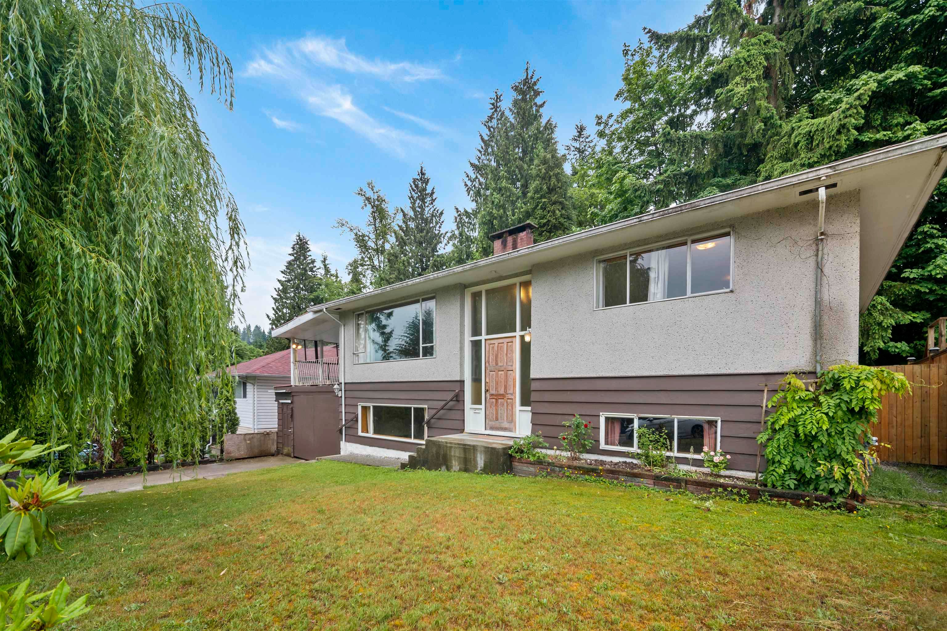 Main Photo: 32 MOUNT ROYAL Drive in Port Moody: College Park PM House for sale : MLS®# R2790870