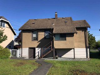 Photo 2: 1815 LONDON Street in New Westminster: West End NW House for sale : MLS®# R2454695