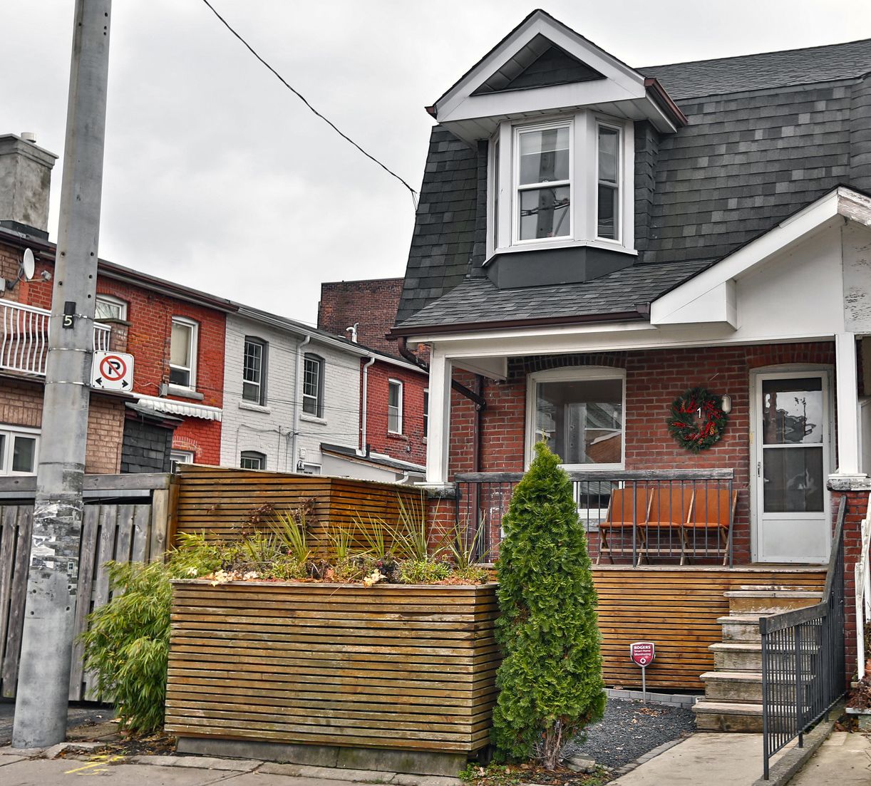 Main Photo: 1 Delaney Crescent in Toronto: Little Portugal House (2-Storey) for sale (Toronto C01)  : MLS®# C4312755