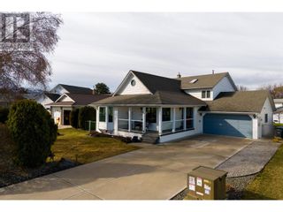 Photo 2: 2554 Rhondda Crescent in Kelowna: House for sale : MLS®# 10306922