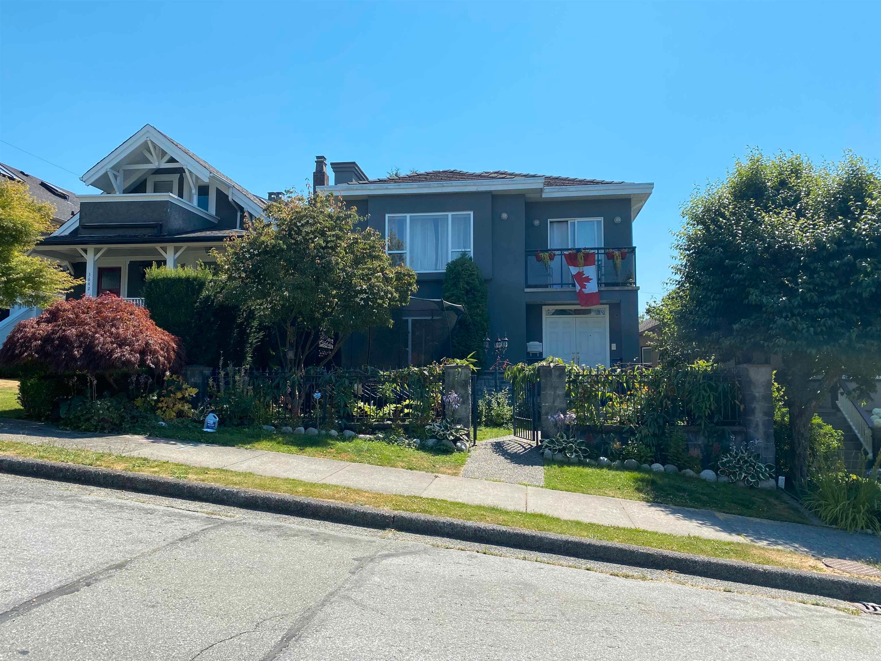Main Photo: 3638 DUNDAS Street in Vancouver: Hastings Sunrise House for sale (Vancouver East)  : MLS®# R2712616