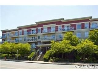 Photo 1: 211 1371 Hillside Ave in VICTORIA: Vi Oaklands Condo for sale (Victoria)  : MLS®# 530880