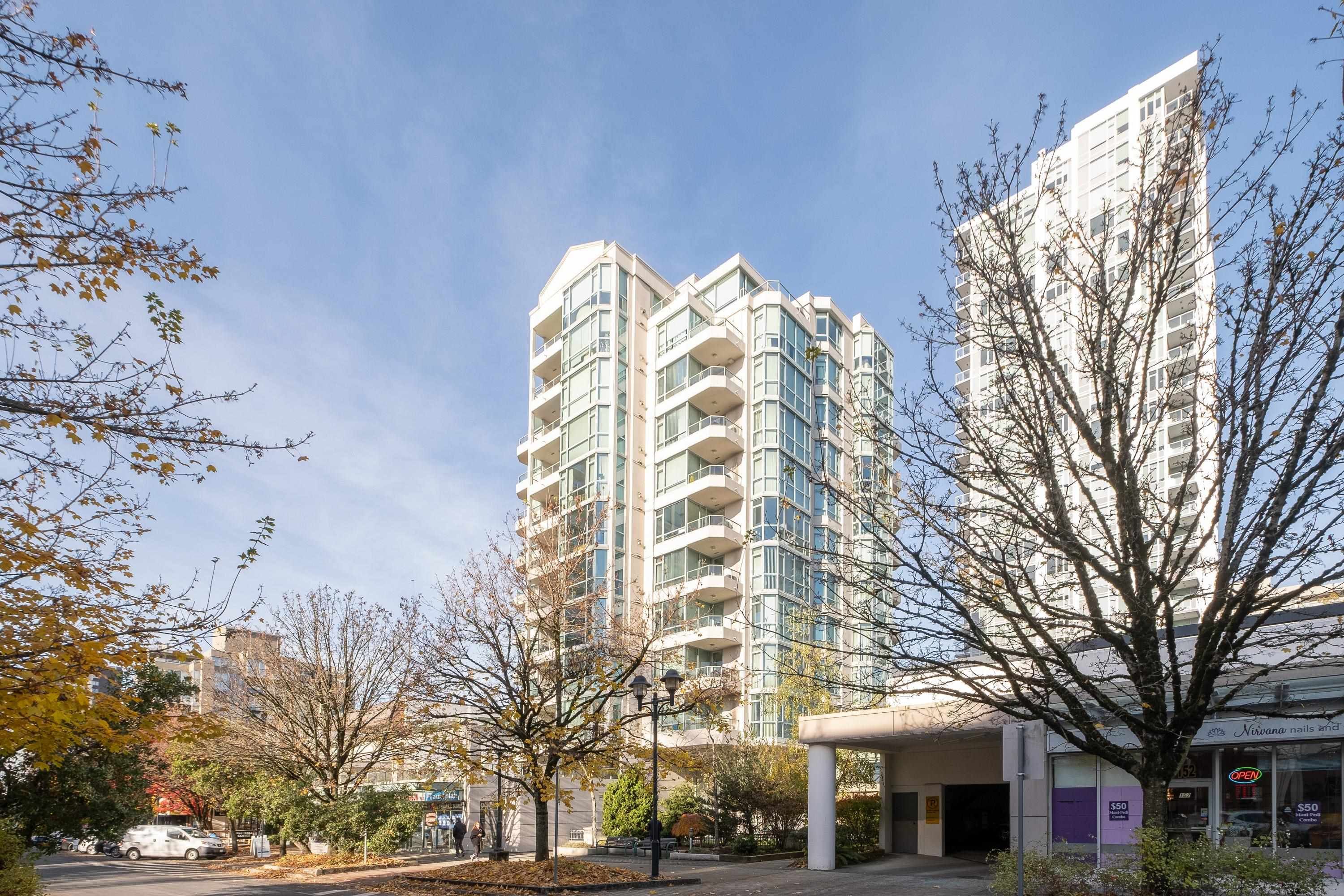 Main Photo: 605 140 E 14TH STREET in North Vancouver: Central Lonsdale Condo for sale : MLS®# R2739540