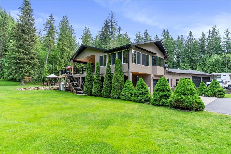 FEATURED LISTING: 2746 Balmoral Road Blind Bay