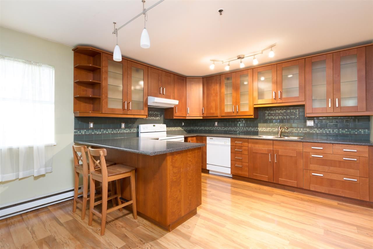 Main Photo: 32 7345 SANDBORNE AVENUE in : South Slope Townhouse for sale : MLS®# R2398217