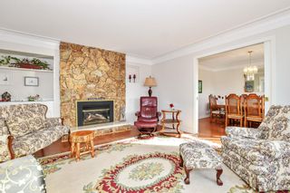 Photo 3: 34195 OLD YALE Road in Abbotsford: Central Abbotsford House for sale : MLS®# R2894867