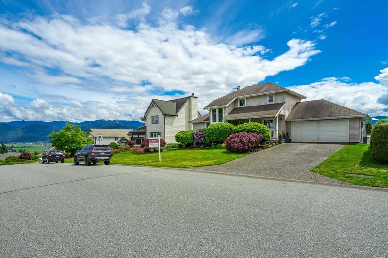FEATURED LISTING: 2280 MOUNTAIN Drive Abbotsford