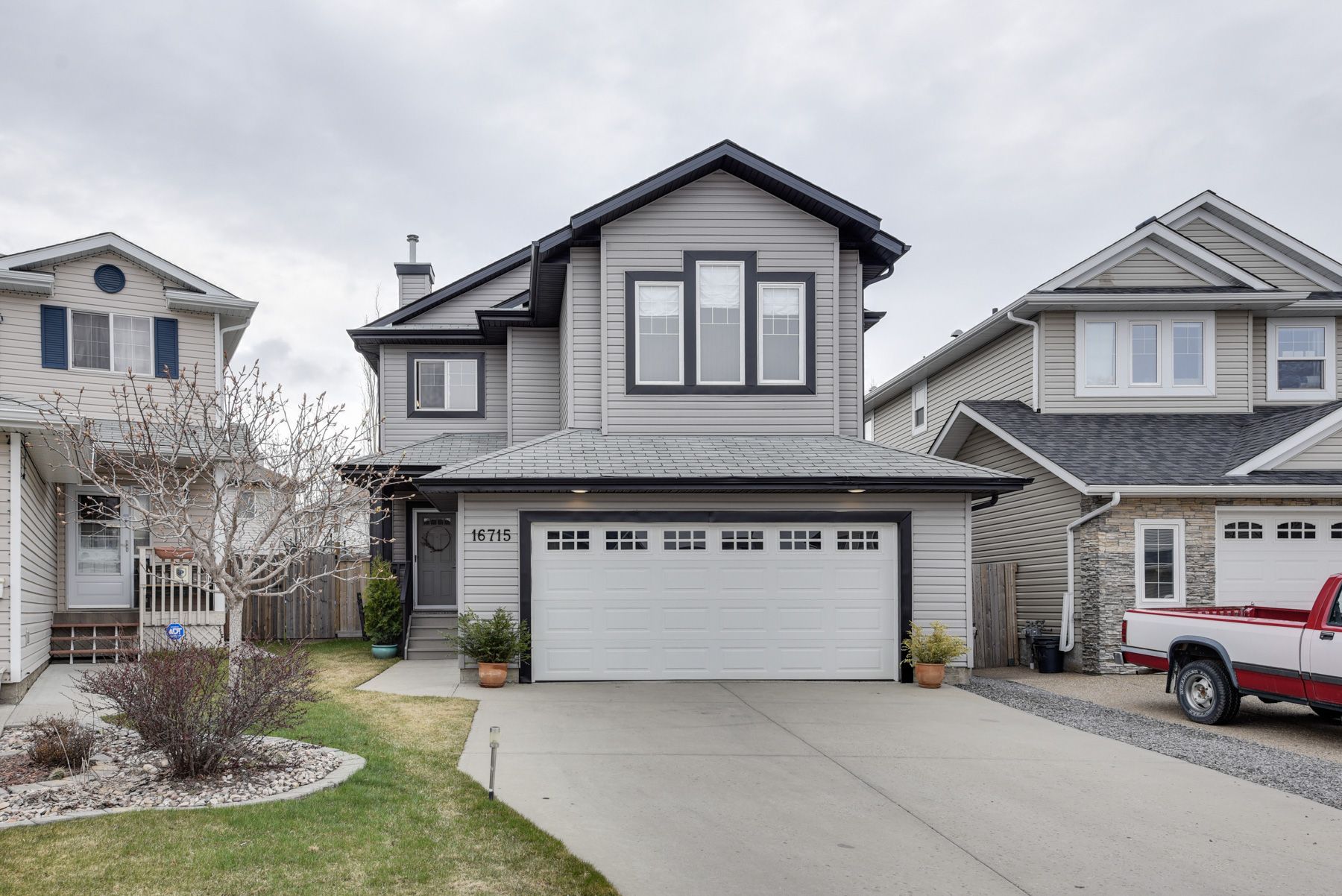 Main Photo: 16715 - 113 Street: Edmonton House for sale : MLS®# E4155746