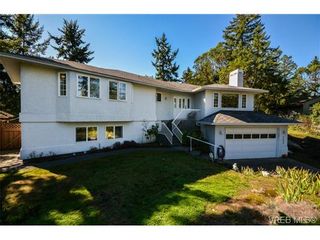 Photo 1: 121 Rockcliffe Pl in VICTORIA: La Thetis Heights House for sale (Langford)  : MLS®# 734804