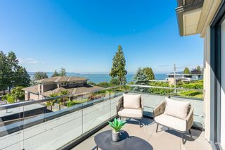 Photo 2: 2586 MARINE Drive in West Vancouver: Dundarave House for sale : MLS®# R2735056