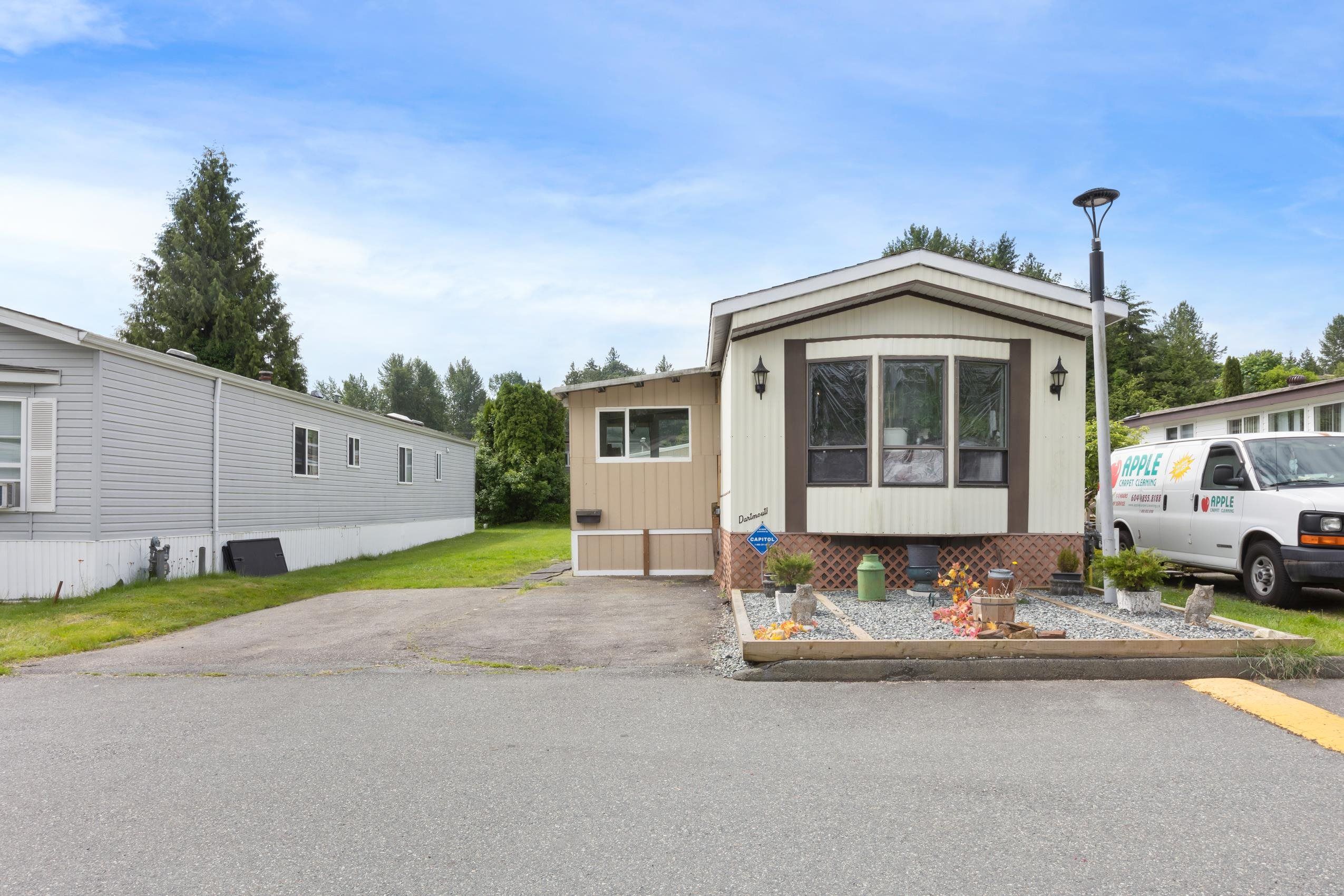 Main Photo: 88 3300 HORN Street in Abbotsford: Central Abbotsford Manufactured Home for sale : MLS®# R2700675