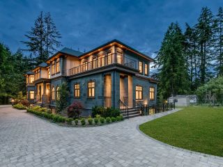 Photo 3: 2458 140 Street in Surrey: Sunnyside Park Surrey House for sale (South Surrey White Rock)  : MLS®# R2745121