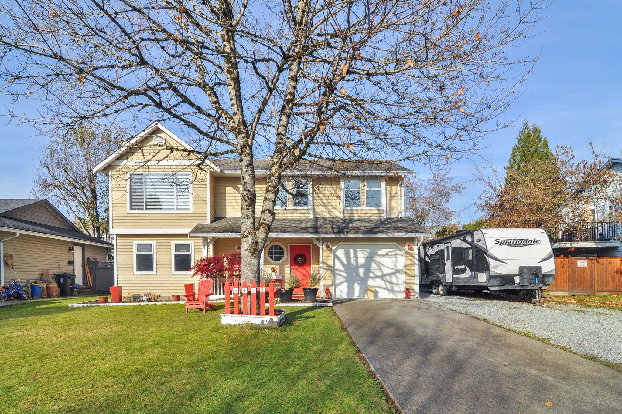 Main Photo: 9161 212A Place in Langley: Walnut Grove House for sale : MLS®# R2417929