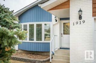 Photo 3: 1919 65 Street in Edmonton: Zone 29 House for sale : MLS®# E4382478
