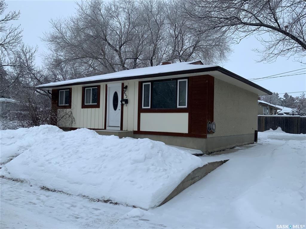 Main Photo: 402 113th Street West in Saskatoon: Sutherland Residential for sale : MLS®# SK911554