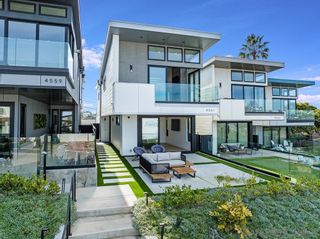 Main Photo: OCEAN BEACH House for sale : 3 bedrooms : 4561 Niagara Ave in San Diego
