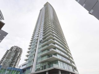 Photo 1: 2301 1788 GILMORE Avenue in Burnaby: Brentwood Park Condo for sale in "Escala" (Burnaby North)  : MLS®# R2398693