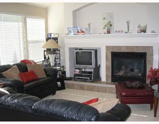 Photo 3: 76 17097 64TH Avenue in Surrey: Cloverdale BC Townhouse for sale in "Kentucky Lane" (Cloverdale) 