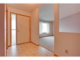 Photo 3: 43 LINCOLN Manor SW in Calgary: Lincoln Park House for sale : MLS®# C4008792