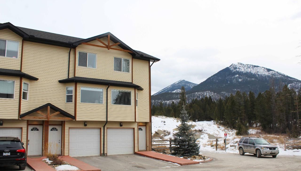 Main Photo: 611-200 BLACK FOREST TRAIL: Invermere House for sale : MLS®# 2450580