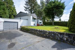 Photo 3: 952 BEAUMONT Drive in North Vancouver: Edgemont House for sale : MLS®# R2720261