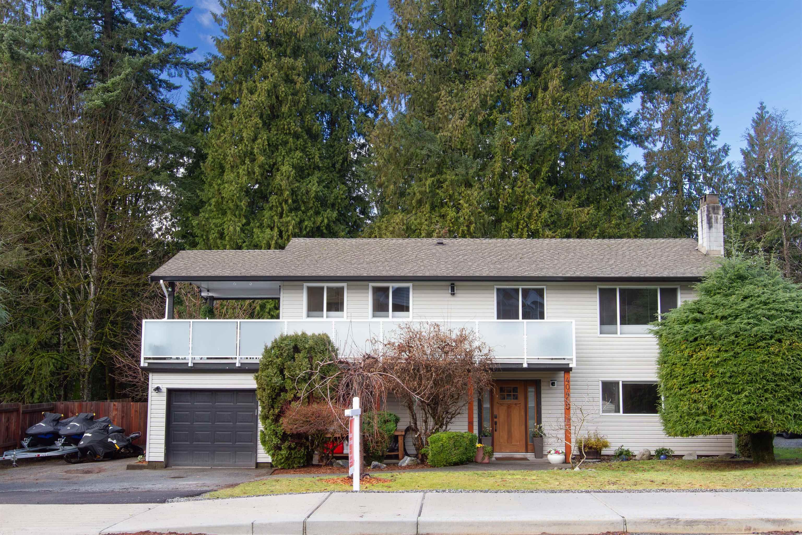 Main Photo: 40405 PERTH Drive in Squamish: Garibaldi Highlands House for sale : MLS®# R2847932