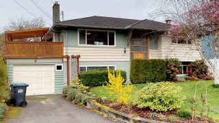 Photo 1: 2111 RIDGEWAY Crescent in Squamish: Garibaldi Estates House for sale in "Garibaldi Estates" : MLS®# R2258821