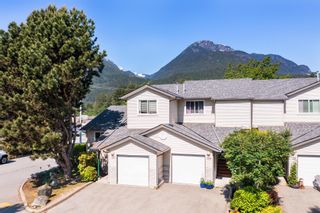 Photo 1: 128 39920 GOVERNMENT Road in Squamish: Garibaldi Estates Townhouse for sale in "Shannon Estates" : MLS®# R2783127
