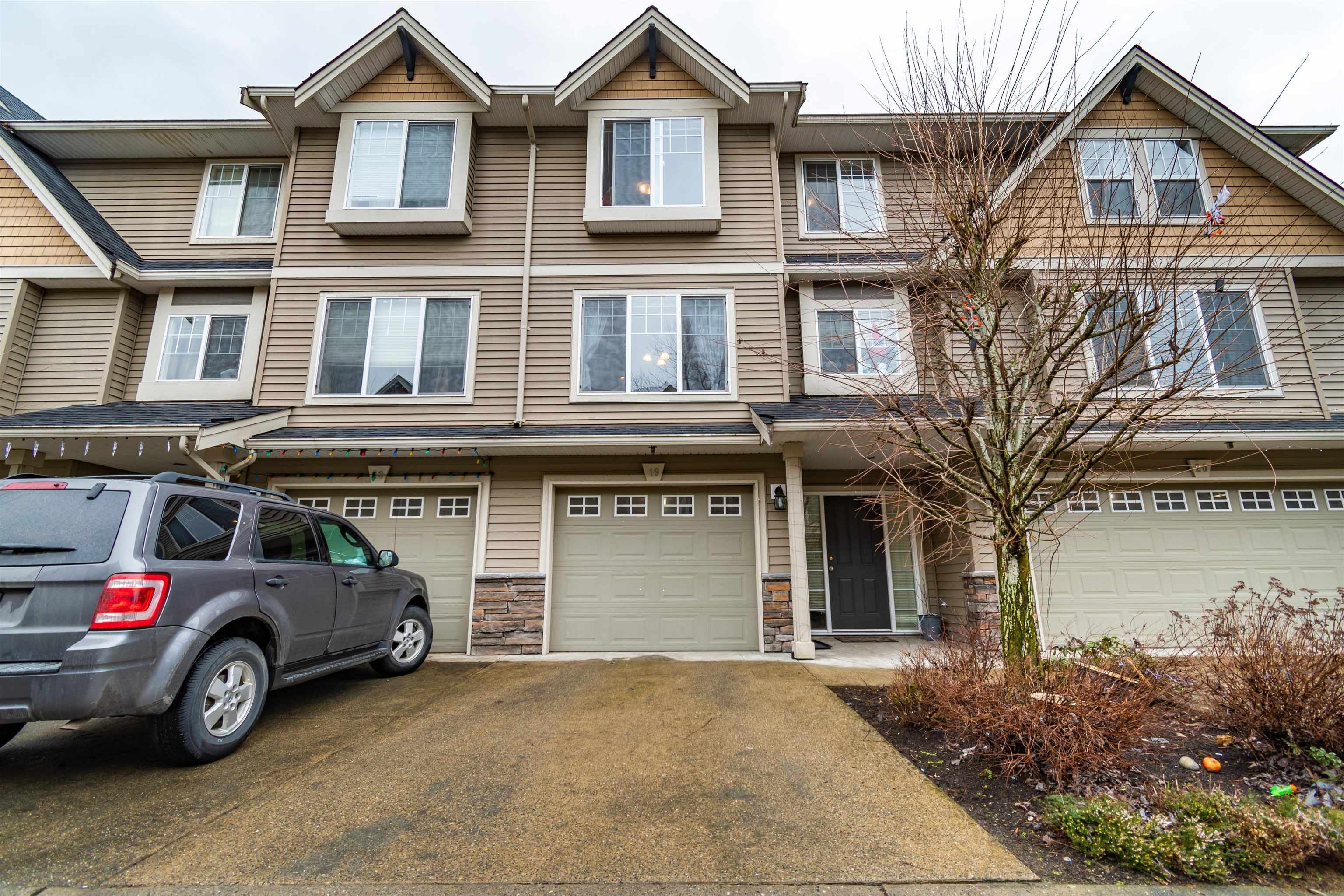 Main Photo: 19 9232 WOODBINE Street in Chilliwack: Chilliwack E Young-Yale Townhouse for sale : MLS®# R2652760