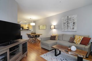 Photo 9: 212 147 E 1ST Street in North Vancouver: Lower Lonsdale Condo for sale in "The Coronado" : MLS®# R2136630