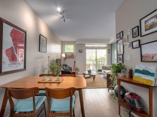 Photo 10: 309 707 E 20TH Avenue in Vancouver: Fraser VE Condo for sale in "BLOSSOM" (Vancouver East)  : MLS®# R2404449