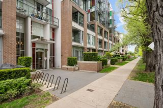Photo 1: 802 2033 W 10TH Avenue in Vancouver: Kitsilano Condo for sale in "West 10th and Maple" (Vancouver West)  : MLS®# R2692764