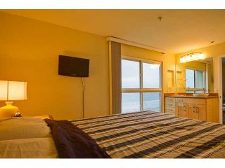 Photo 10: PACIFIC BEACH Condo for sale : 2 bedrooms : 4667 Ocean #408