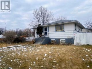 Photo 2: 1703 2B Avenue N in Lethbridge: House for sale : MLS®# A2115271