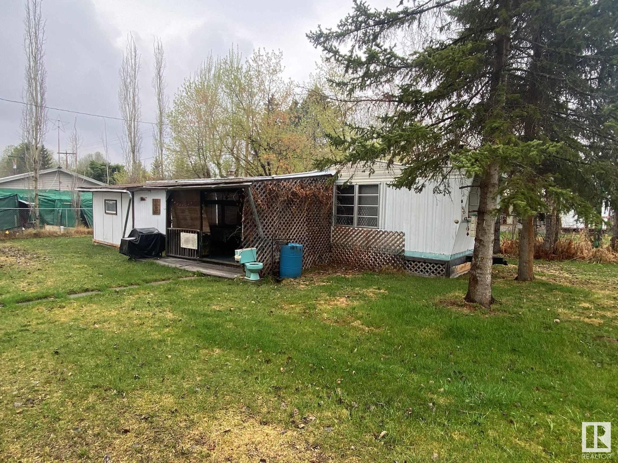 Main Photo: 110 5 Street: Rural Wetaskiwin County Manufactured Home for sale : MLS®# E4340033