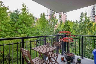 Photo 17: 404 833 AGNES Street in New Westminster: Downtown NW Condo for sale in "THE NEWS" : MLS®# R2487078
