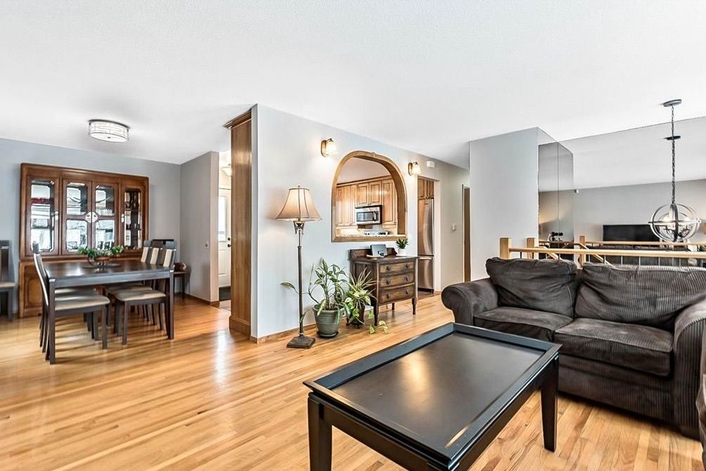 Main Photo: Addison Drive SE in Calgary: Acadia Detached for sale
