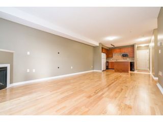 Photo 5: 101 5465 203 Street in Langley: Langley City Condo for sale : MLS®# R2227151