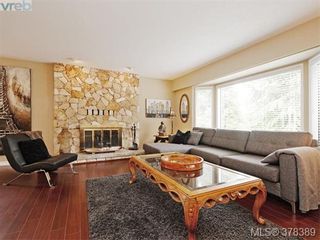 Photo 2: 1532 KENMORE Rd in VICTORIA: SE Gordon Head House for sale (Saanich East)  : MLS®# 759808
